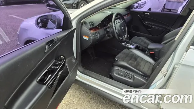 Volkswagen Passat (North America and China) 2011 thumb 10