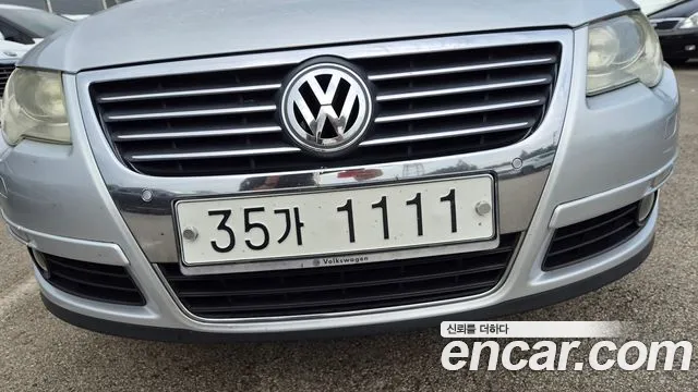 Volkswagen Passat (North America and China) 2011 thumb 11