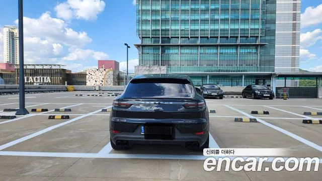 Porsche Cayenne 2021 thumb 3