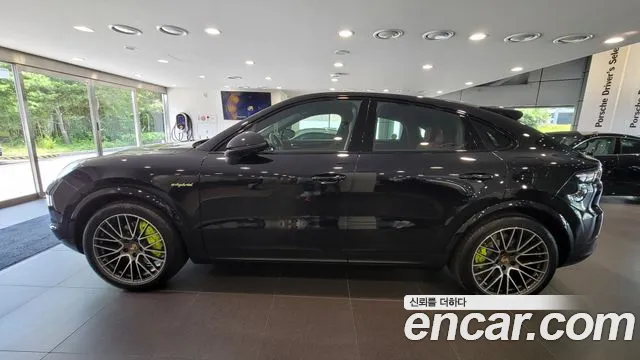 Porsche Cayenne 2021 thumb 10