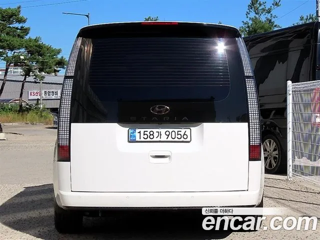Hyundai Staria 2021 thumb 4