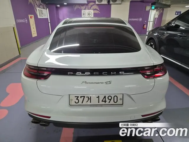 Porsche Panamera 2018 thumb 4