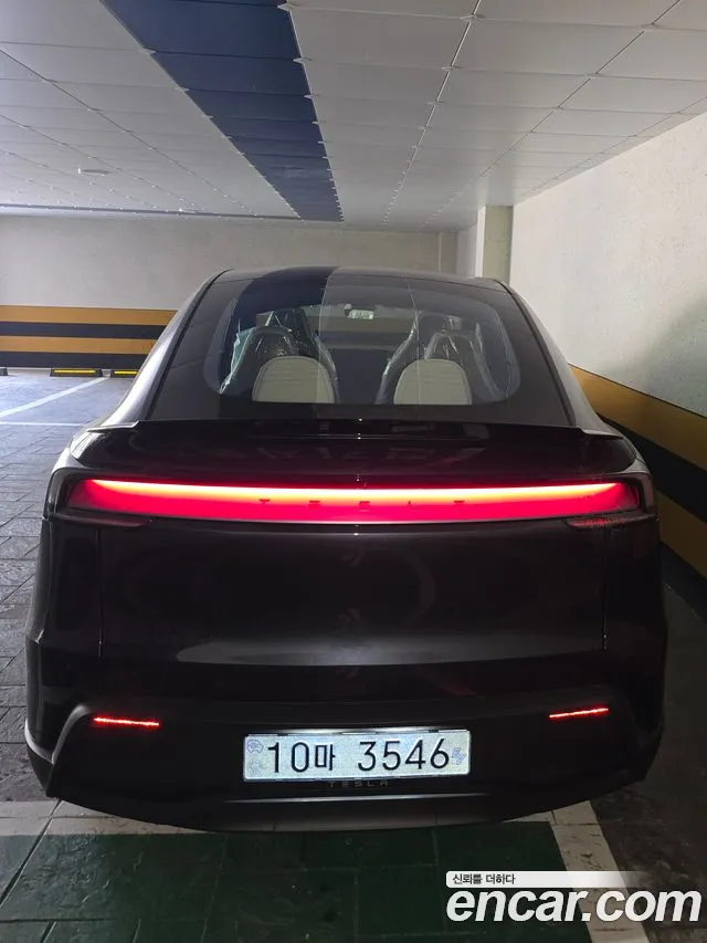 Tesla Model Y 2026 thumb 2