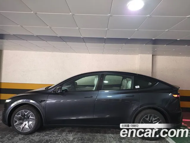 Tesla Model Y 2026 thumb 3