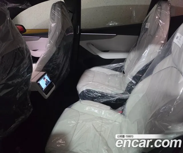 Tesla Model Y 2026 thumb 7