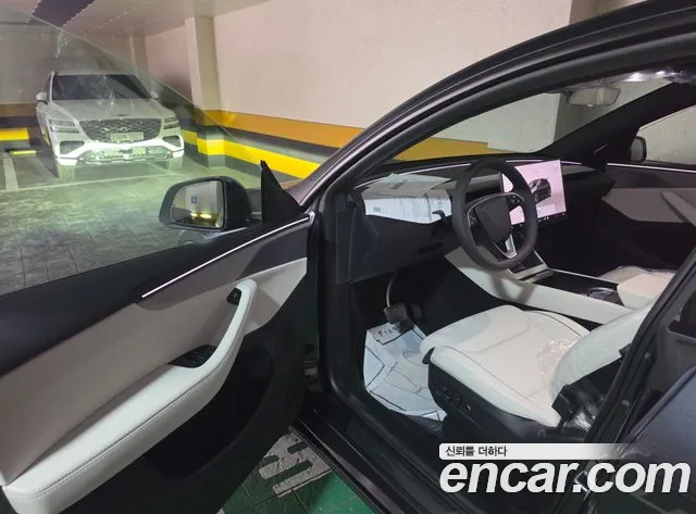 Tesla Model Y 2026 thumb 8