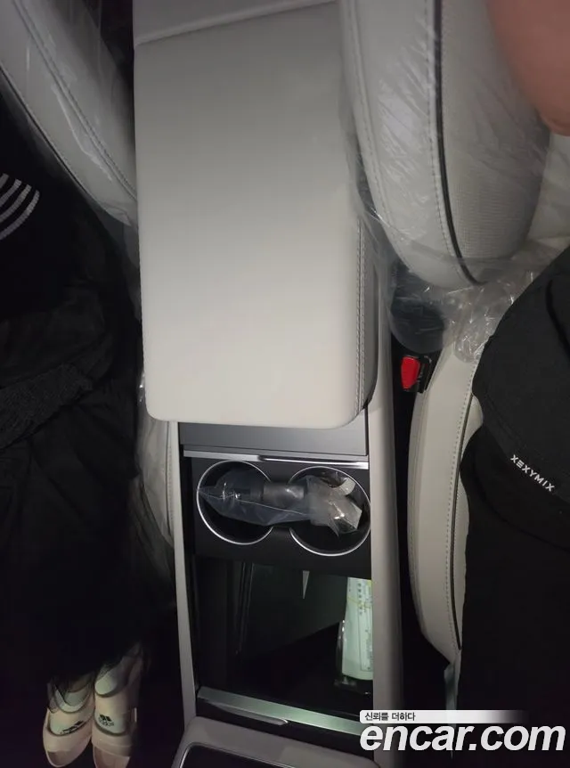 Tesla Model Y 2026 thumb 9