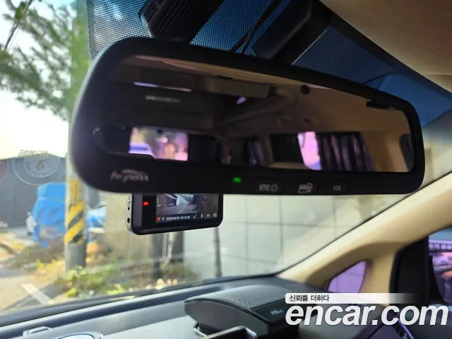 Kia Carnival 2016 thumb 2