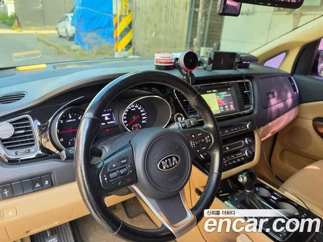 Kia Carnival 2016 thumb 5