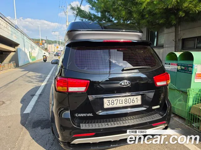 Kia Carnival 2016 thumb 7
