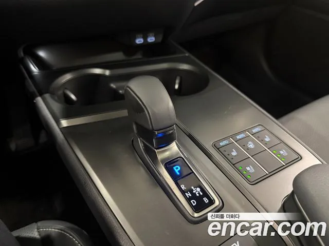 Lexus UX 2025 thumb 9