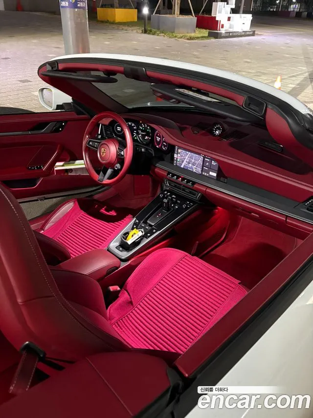 Porsche 911 2021 thumb 4
