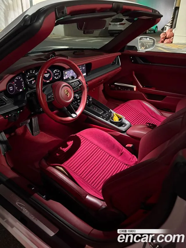 Porsche 911 2021 thumb 5