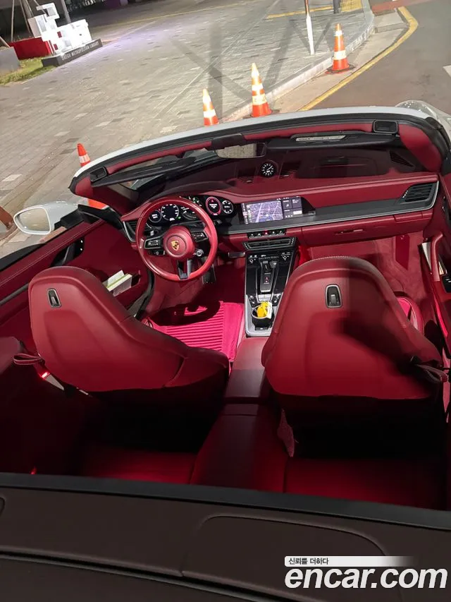 Porsche 911 2021 thumb 7