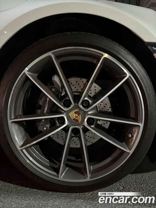 Porsche 911 2021 thumb 9
