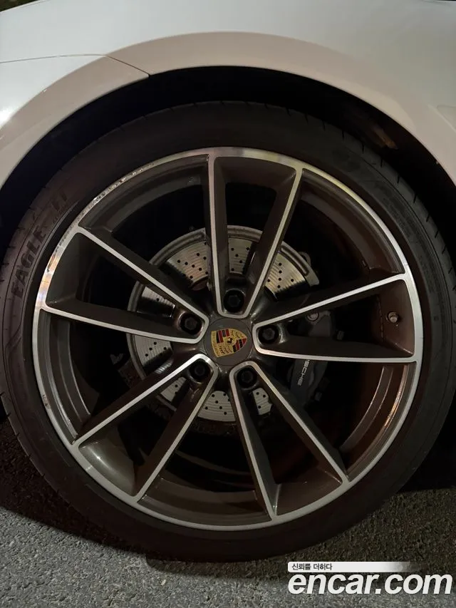 Porsche 911 2021 thumb 10