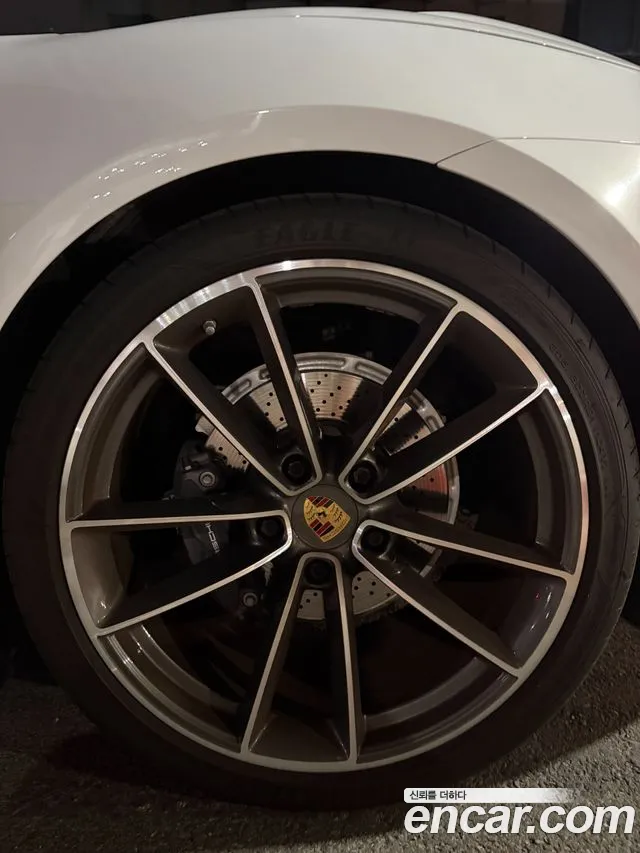 Porsche 911 2021 thumb 11