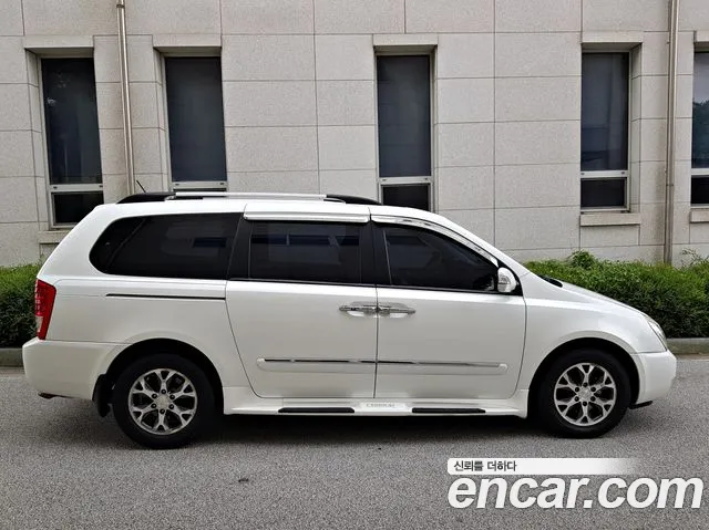 Kia Carnival 2013 thumb 4