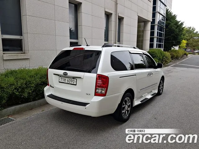 Kia Carnival 2013 thumb 5