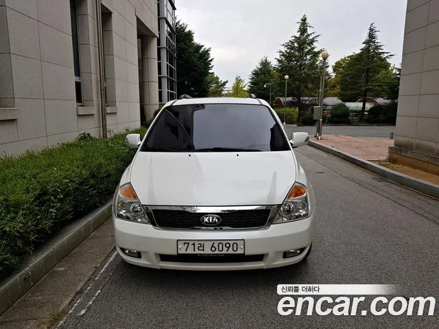 Kia Carnival 2013 thumb 12