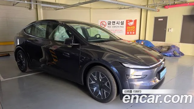 Tesla Model Y 2026 thumb 2