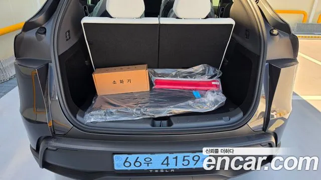 Tesla Model Y 2026 thumb 9