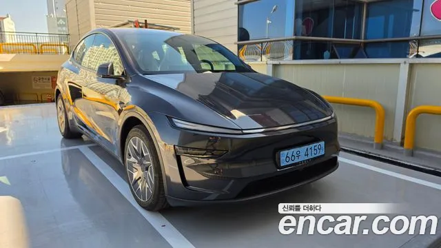 Tesla Model Y 2026 thumb 11