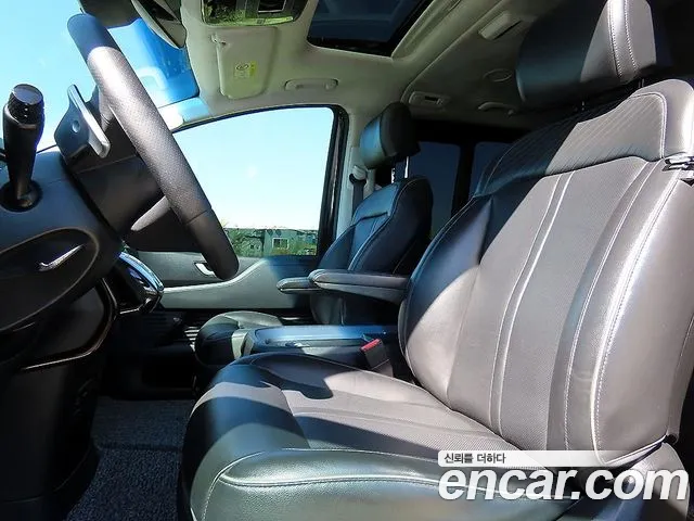 Hyundai Staria 2021 thumb 5