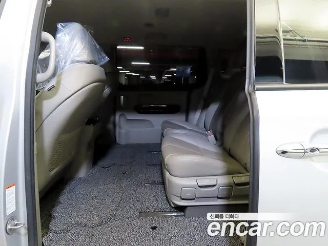 Kia Carnival 2015 thumb 7