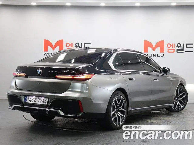BMW 7-Series 2023 thumb 2