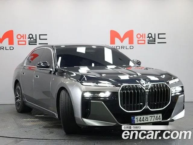 BMW 7-Series 2023 thumb 3