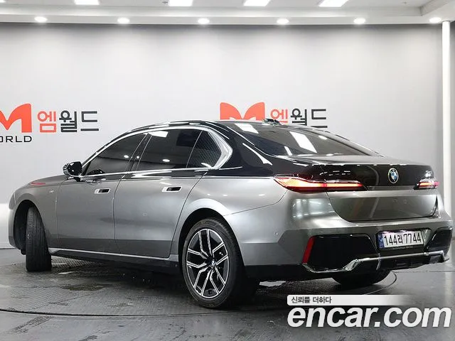 BMW 7-Series 2023 thumb 4