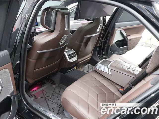 BMW 7-Series 2023 thumb 10
