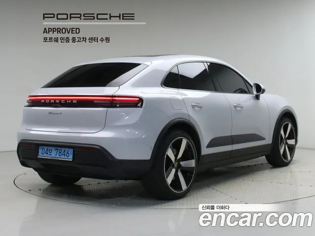 Porsche Macan 2025 thumb 2