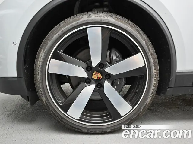 Porsche Macan 2025 thumb 5