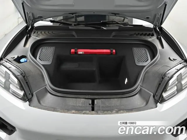 Porsche Macan 2025 thumb 6