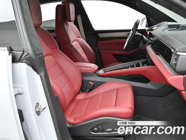 Porsche Macan 2025 thumb 10