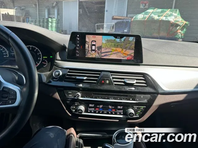 BMW 5-Series 2019 thumb 6
