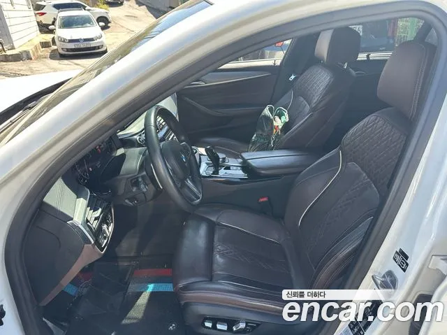 BMW 5-Series 2019 thumb 7