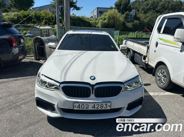BMW 5-Series 2019 thumb 10