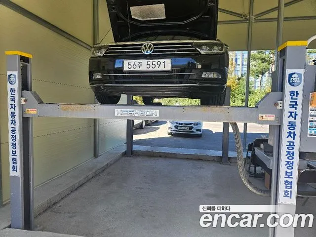 Volkswagen Passat (North America and China) 2018 thumb 6