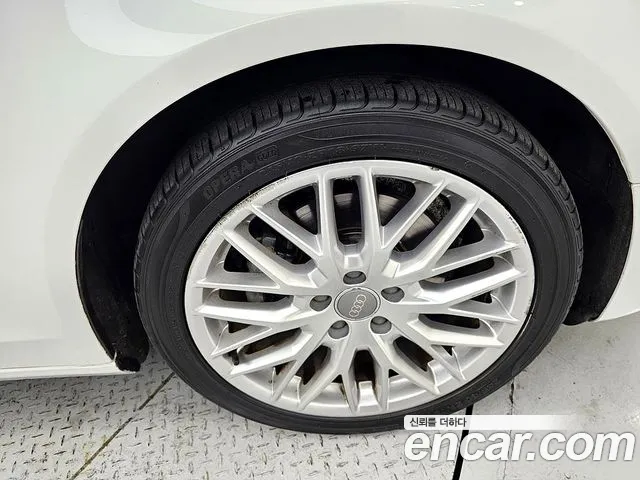 Audi A4 2015 thumb 5