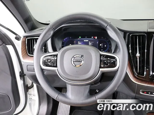 Volvo XC60 2025 thumb 7