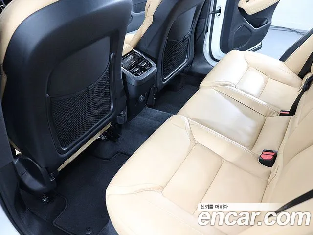 Volvo XC60 2025 thumb 10