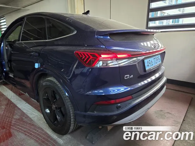Audi Q4 e-tron 2022 thumb 2