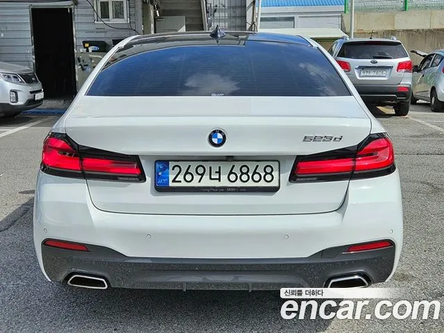 BMW 5-Series 2021 thumb 3