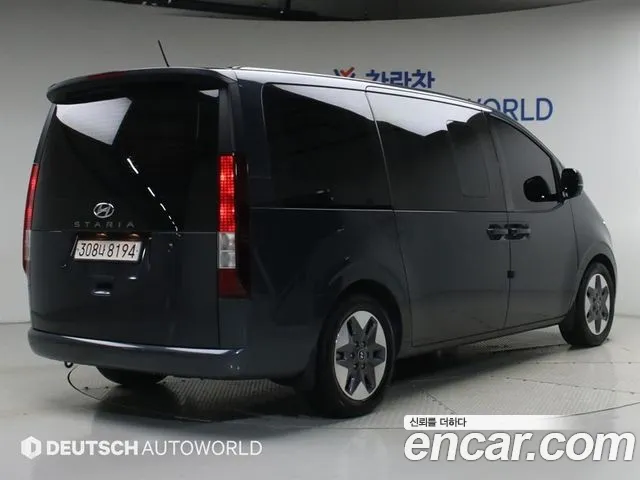 Hyundai Staria 2023 thumb 3