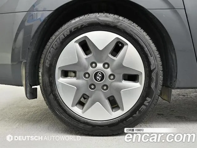 Hyundai Staria 2023 thumb 5