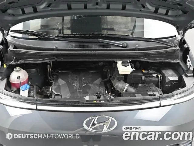 Hyundai Staria 2023 thumb 6