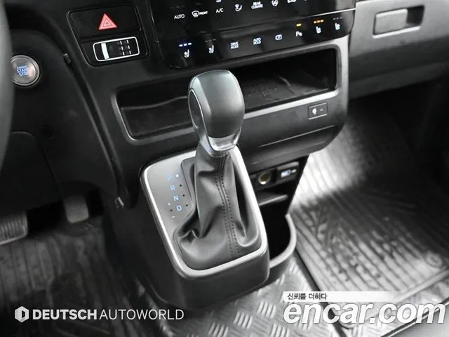 Hyundai Staria 2023 thumb 9